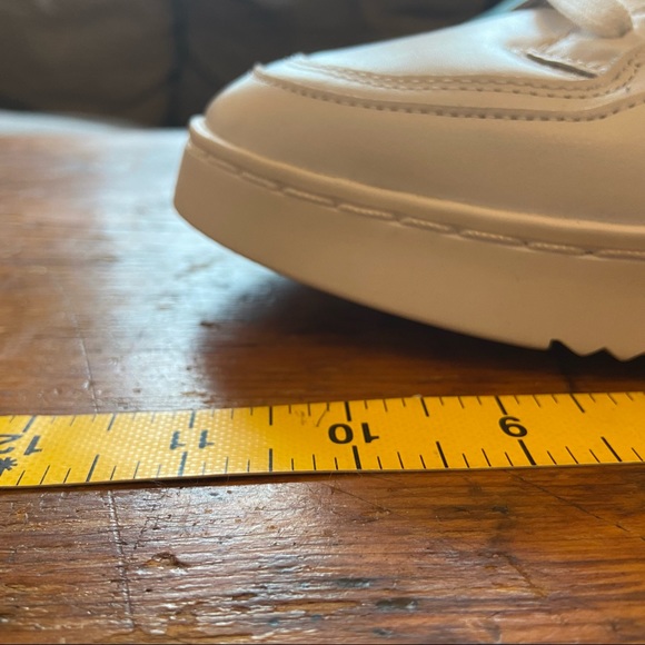 BNWT in-box Adidas court shoes - Picture 3 of 8